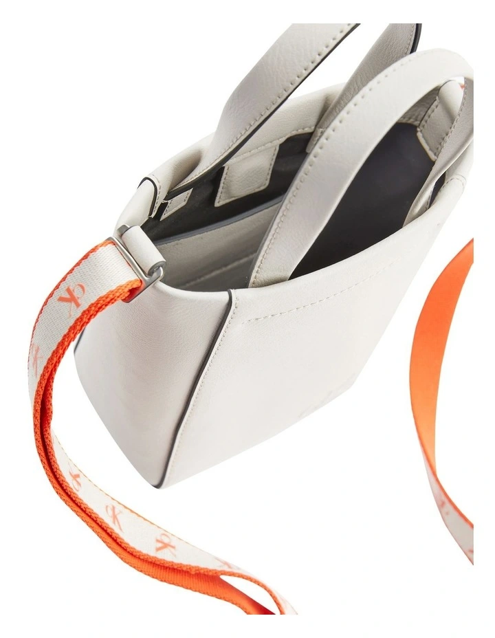 Calvin Klein Jeans Faux Leather Ultralight Tote Bag In White 5 Calvin Klein Jeans Faux Leather Ultralight Tote Bag In White - Image 3